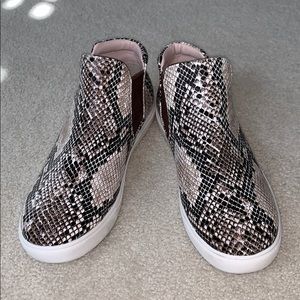 Snake skin tennis shoes